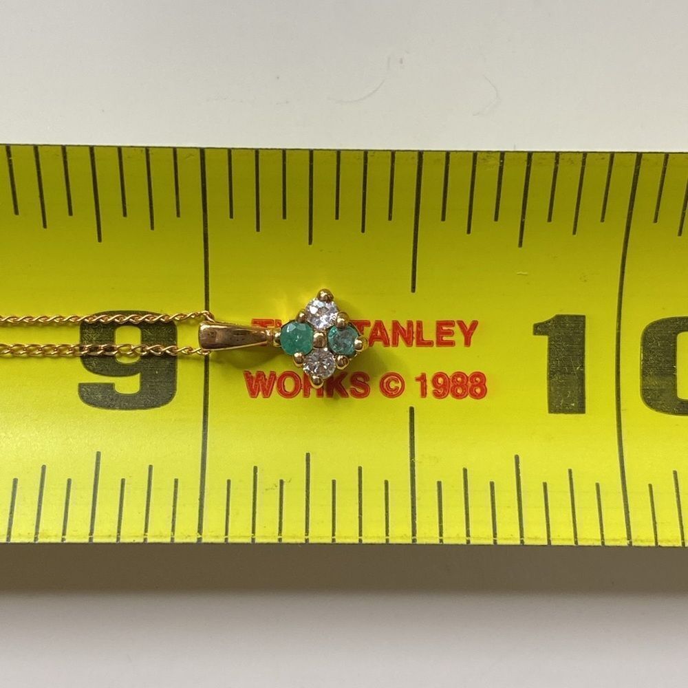 💛 10k Yellow Gold Flower Emerald & Diamond Necklace - Picture 6 of 8